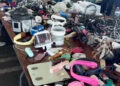 A venda perdida e encontrada da Disneylândia ganha US $ 119 mil. Viral Tiktok revela itens chocantes marcados com os compradores (exclusivos)
