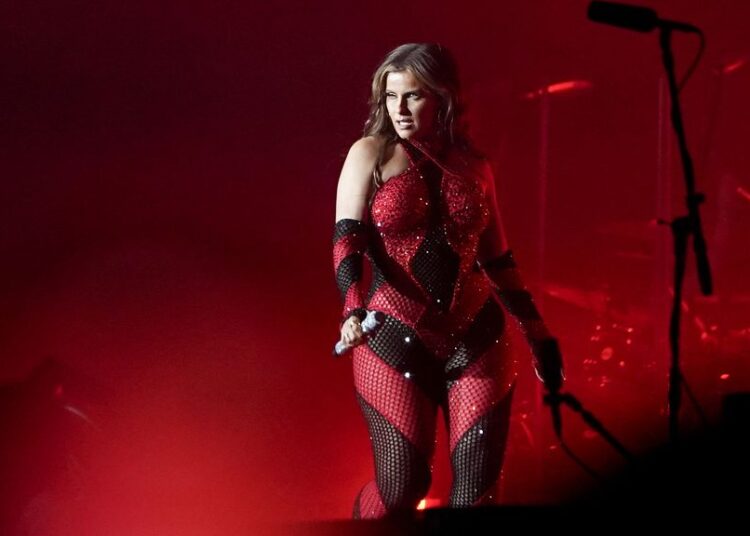 A vergonha do corpo é a culpa pela decisão da cantora Nelly Furtado de deixar o palco?