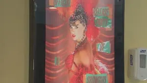 A vida de uma showgirl está quase aqui e a festa está chegando para Mendon