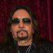 Ace Frehley, guitarrista original e membro fundador do Kiss, morre aos 74 anos