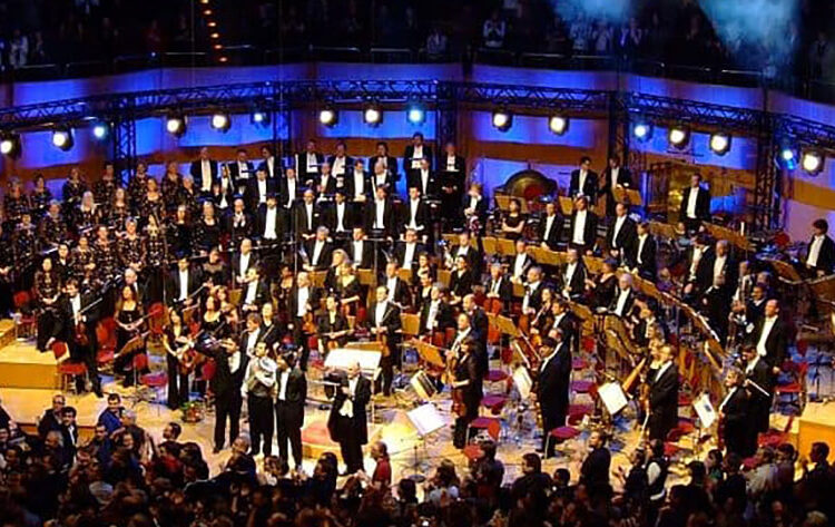 Acordo para novos músicos e extensão do contrato de diretor musical na Quad Cities Symphony