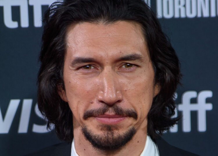 Adam Driver revela que a Disney rejeitou a sequência de Star Wars estrelada por Kylo Ren