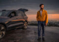 Adam Scott comemorou seu primeiro grande salário como ator comprando um novo Volvo. Então ele ‘foi demitido imediatamente’ (exclusivo)