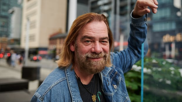 Alan Doyle adora desafios. Seu mais recente? Co-escrevendo o musical Tell Tale Harbor