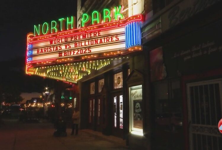 Alec Baldwin e Mark Mori assistem à estreia mundial do documentário no North Park Theatre