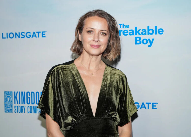 Amy Acker estrelará o thriller de invasão de casas de férias 'Invader' - AFM