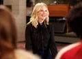 Amy Poehler sobrevive com uma ajudinha de seus amigos Tina Fey, Seth Meyers e Aubrey Plaza