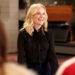Amy Poehler sobrevive com uma ajudinha de seus amigos Tina Fey, Seth Meyers e Aubrey Plaza