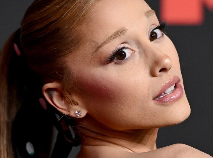 Ariana Grande abandona o visual ‘Wicked’ com uma nova mudança dramática de cabelo