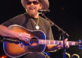 Artista country tradicional relembra encontro 'Trainwreck' com Hank Williams Jr.: 'Foi um desastre'