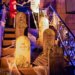As decorações de Halloween de Taylor Swift com os nomes de seus ex-namorados nas lápides se tornam virais