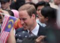 As tensões aumentam enquanto o príncipe William busca distância do tio atingido pelo escândalo
