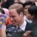 As tensões aumentam enquanto o príncipe William busca distância do tio atingido pelo escândalo