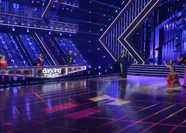 'Bachelor' Alum provoca estrela de 'Bachelorette' que pode se juntar a 'DWTS' na próxima temporada