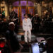 Bad Bunny dispara de volta no 2026 Super Bowl Halftime Show Backlash em 'SNL' Monologue: Assista
