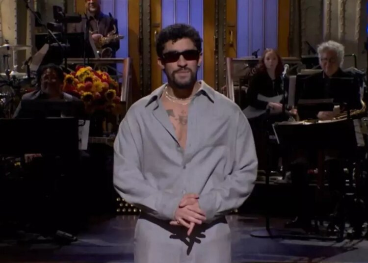 Bad Bunny abordou a reação à sua reserva no Super Bowl no Saturday Night Live (NBC)