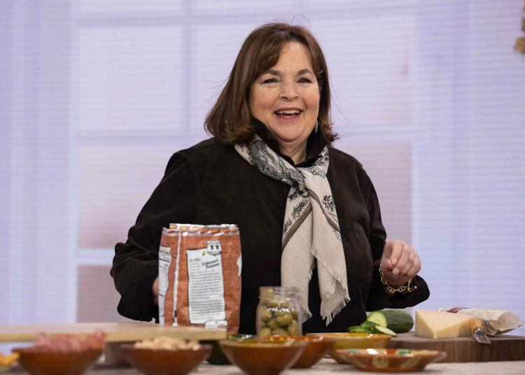 'Be My Guest' de Ina Garten está de volta com uma estreia cheia de risadas e comida reconfortante