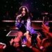 Billie Eilish é agressivamente agarrada por fã em show em Miami
