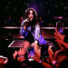 Billie Eilish ‘violentamente’ agredida por fã antes de show de ficção científica, mostram vídeos