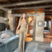 Blake Lively compartilha um vislumbre raro dentro de sua casa rústica enquanto ela assa bolo caseiro para sua filha