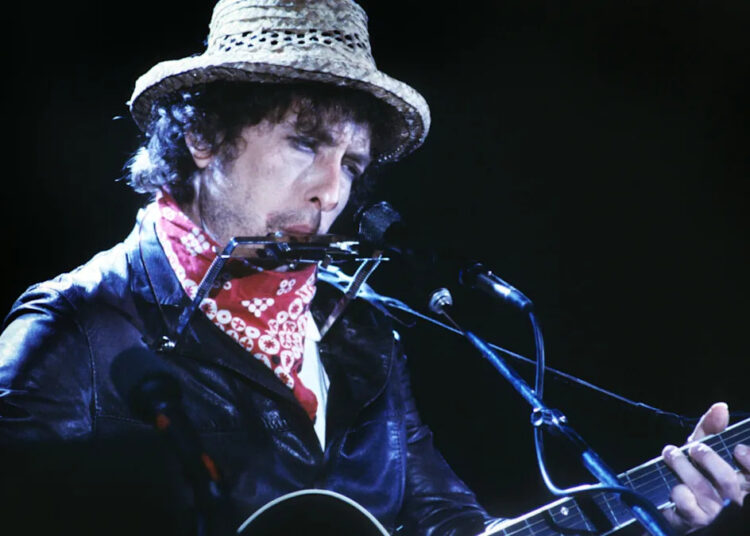 Bob Dylan disse uma vez que este icônico cantor dos anos 60 'transcendeu todos os gêneros'