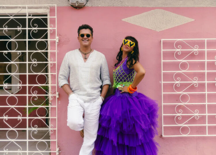 Bomba Estéreo e Carlos Vives celebram a Cidade Sagrada de Santa Marta com 'La Samaria'
