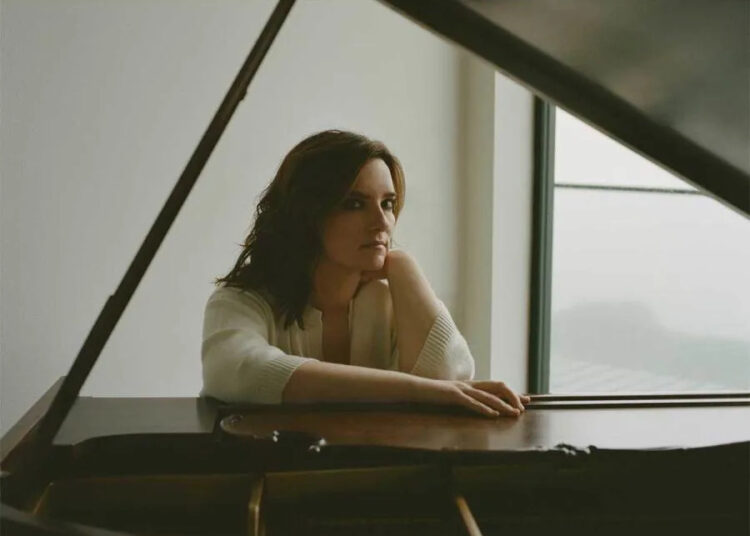 Brandy Clark, de Nashville, se apresentará em show gratuito ao ar livre em Galva