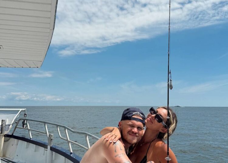 Brianna Chickenfry reage ao ex Zach Bryan namorando seu sósia