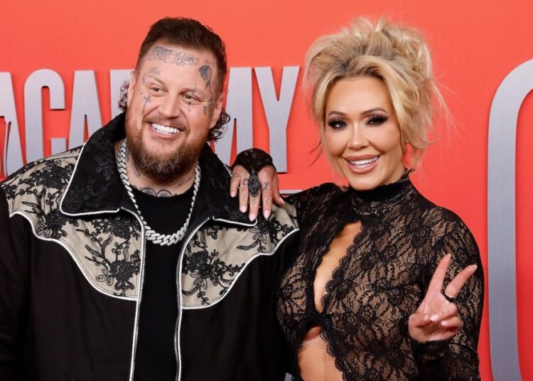 Bunnie Xo responde ao crítico do Instagram depois que Jelly Roll admitiu caso