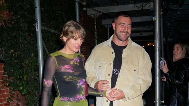 Celebridades poderosas ‘desesperadas’ pelo convite de casamento de Taylor Swift e Travis Kelce, afirma a fonte