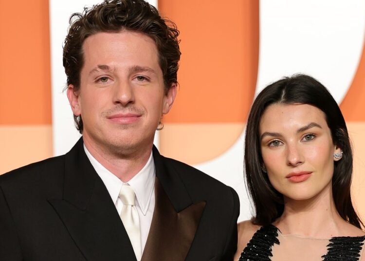 Charlie Puth e sua esposa estão esperando o primeiro filho
