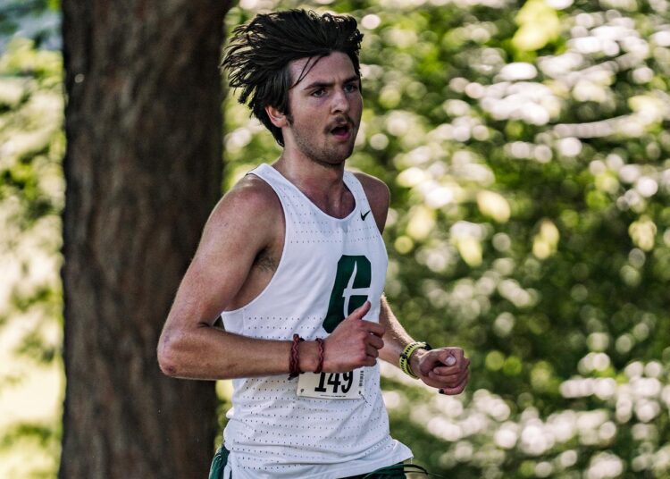 Charlotte Men conquista a vitória da terceira equipe nesta temporada no Royals Cross Country Challenge