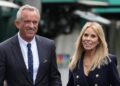 Cheryl Hines afirma que RFK Jr. sugeriu que eles fingissem uma separação para melhorar sua imagem
