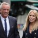 Cheryl Hines afirma que RFK Jr. sugeriu que eles fingissem uma separação para melhorar sua imagem