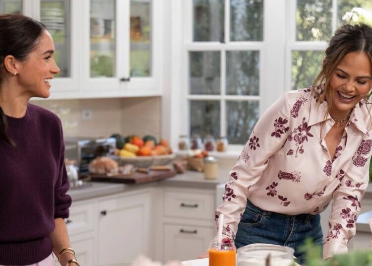 Chrissy Teigen defende amiga ‘profundamente incompreendida’ Meghan Markle – Celebrity News – Entretenimento