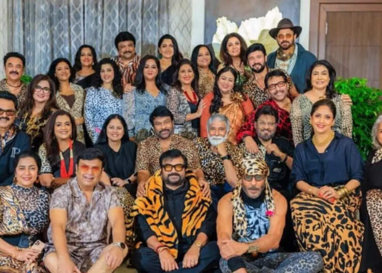 'Classe of' 80s ': Jackie Shroff, Chiranjeevi, Venkatesh, Revathy e outras estrelas icônicas se reúnem; As fotos se tornam virais | Telugu News