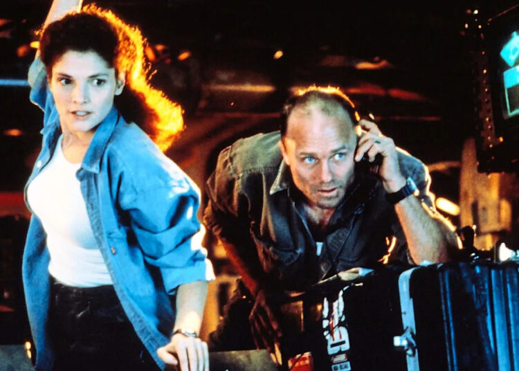 Como as filmagens de 'The Abyss' de 1989 quase mataram o elenco repleto de estrelas e o diretor James Cameron