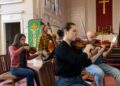 Como soava a música em 1700? Descubra com a mais nova orquestra de Portland