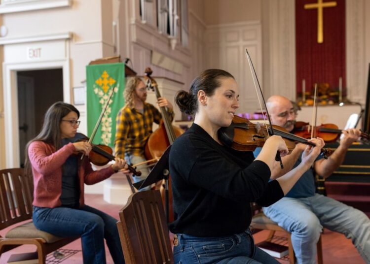 Como soava a música em 1700? Descubra com a mais nova orquestra de Portland