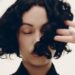 Confira o novo single de Kelly Lee Owens, '132 Techno'