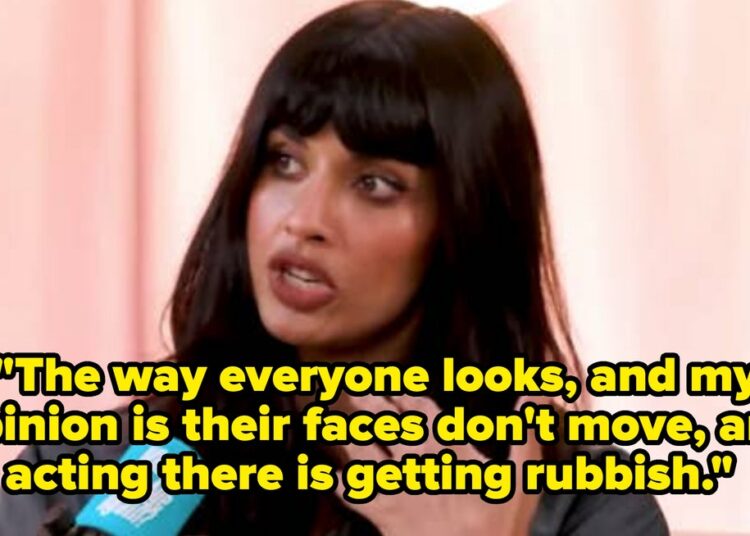 Conversa de Jameela Jamil sobre atores norte-americanos que não envelhecem