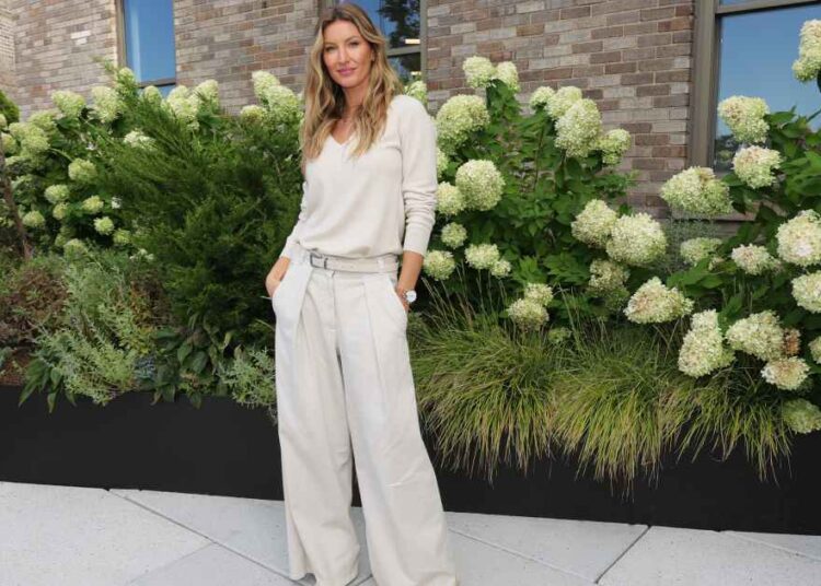 Copie o look de suéter de grife de Gisele Bündchen por apenas US $ 37