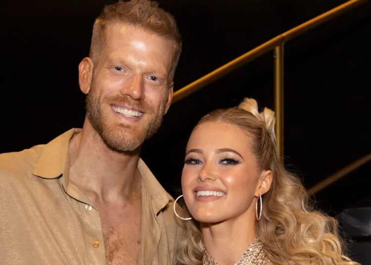 DWTS Star revela novidades sobre o bebê durante o programa