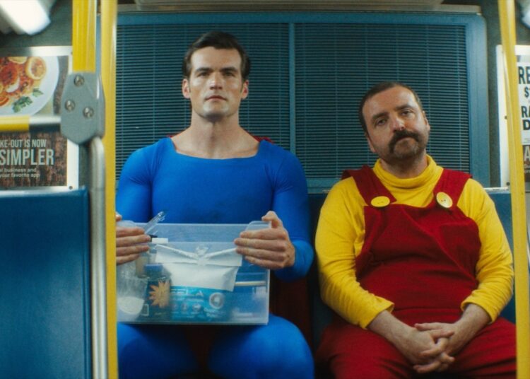 David Krumholtz chama 'Forelock' de seu momento 'Ratso Rizzo' enquanto Austin Selection revela novas imagens (EXCLUSIVO)