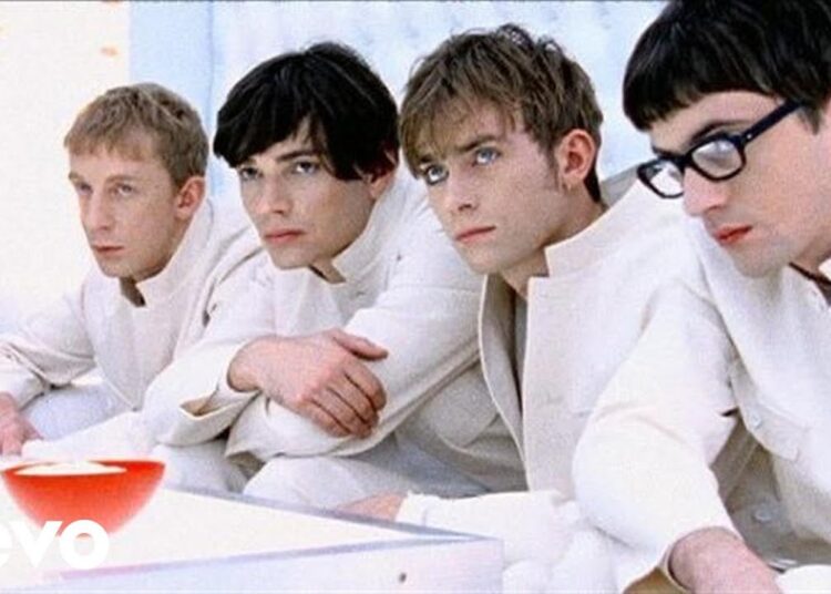 “De alguma forma, todas essas músicas significam mais para as pessoas agora do que quando foram lançadas”: Britpop se torna o gênero mais recente a receber uma transformação clássica, cortesia de Alex James do Blur