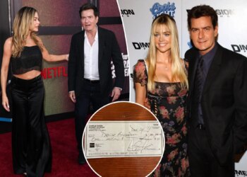Denise Richards prova que Charlie Sheen estava errado com foto de cheque de US$ 1 milhão não descontado