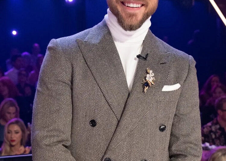 Derek Hough do Dancing With the Stars elogia Jan Ravnik em meio a críticas