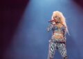 Doja Cat mostra três looks de casamento no novo videoclipe