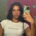 Dua Lipa está vivendo a ‘vida de showgirl’ com look minivestido de lantejoulas