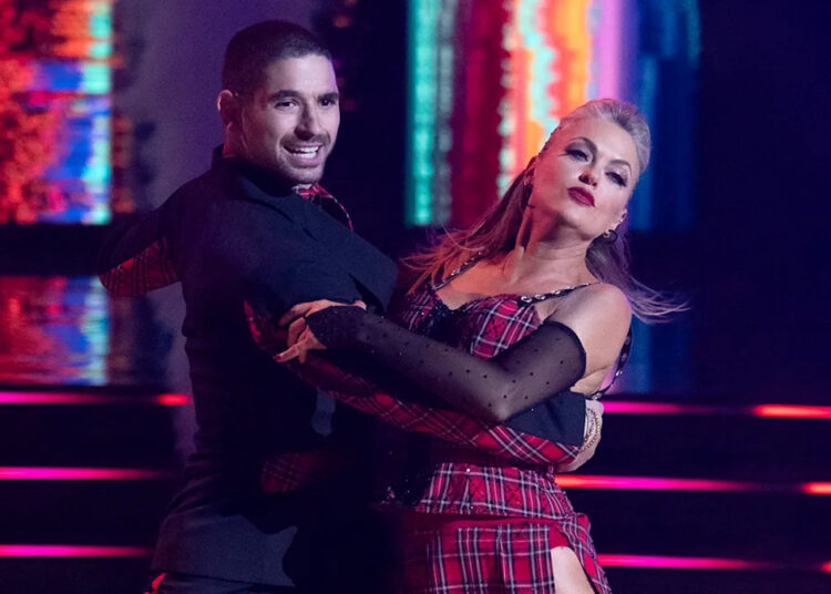 Elaine Hendrix compartilha atualização sobre lesões, futuro de 'Dancing With The Stars'